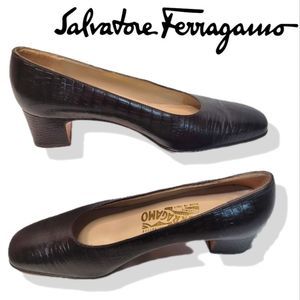 𝅺SALVATORE Ferragamo Brown Gator Design Closed Toe Women's 1 1/2" Pump Shoes